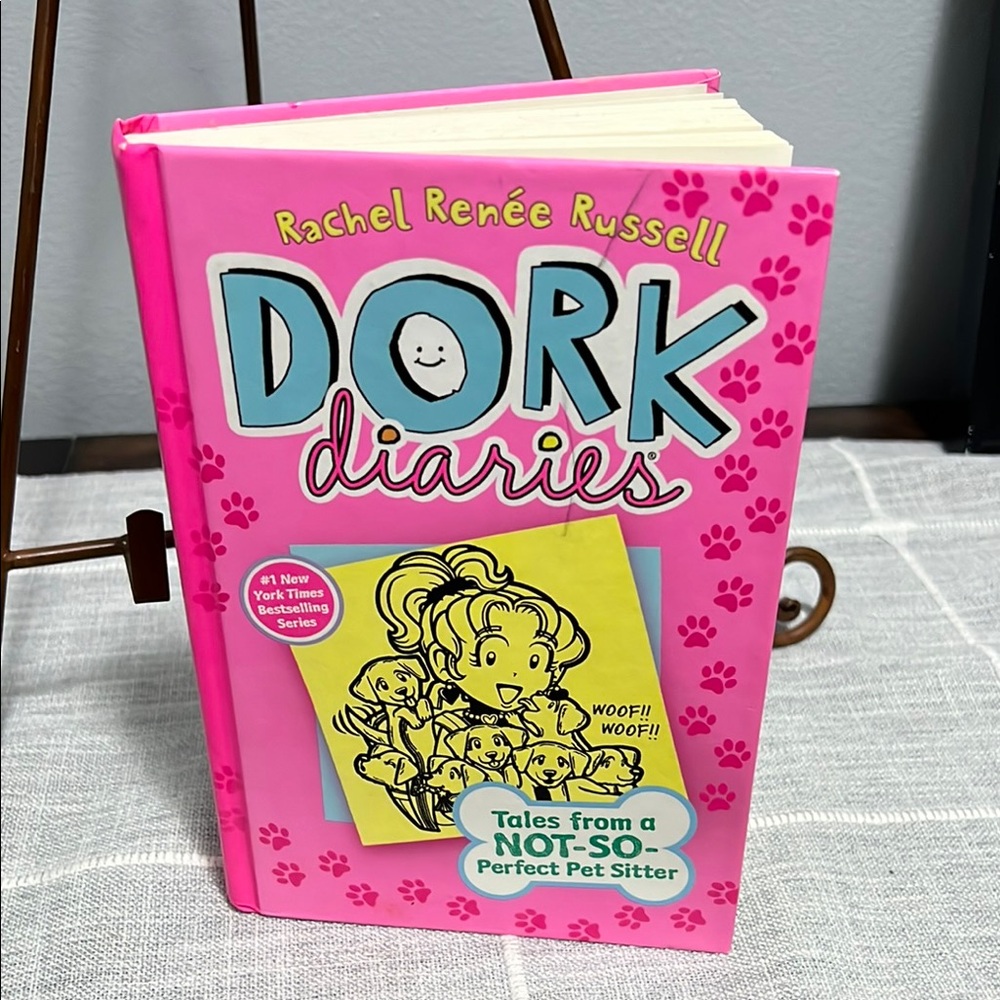 Dork Diaries by Rachel Renee Russell